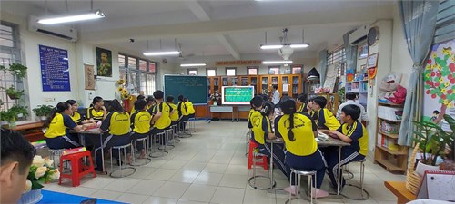Tổ Toán - Tin thực hiện chuyên đề cấp trường tại Thư viện